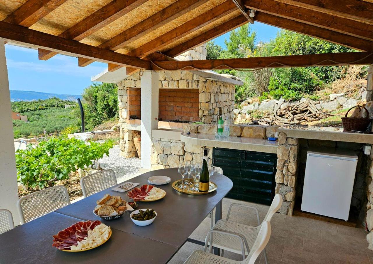 Kaštel Novi Villa Bepina, Surrounded By Sea, Olive, Vineyard מראה חיצוני תמונה